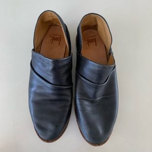 BEEK puffins in black size 9